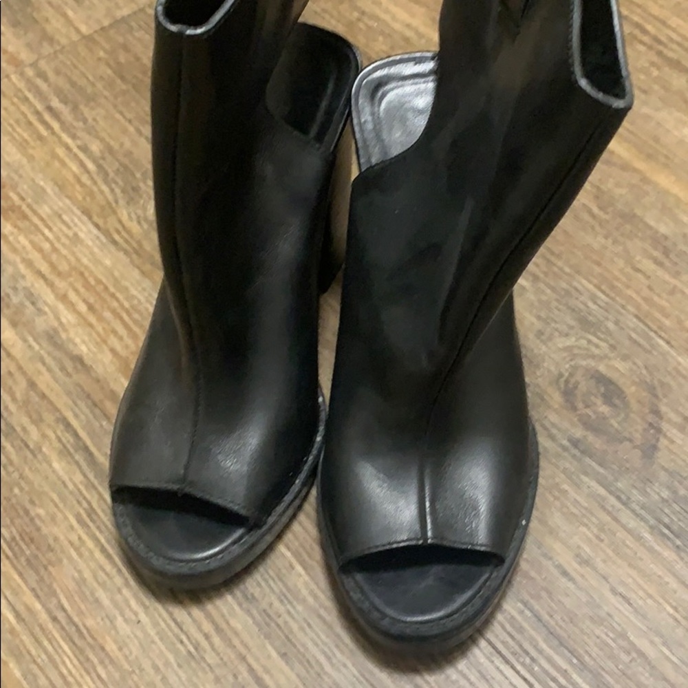 Leather boots. Zara